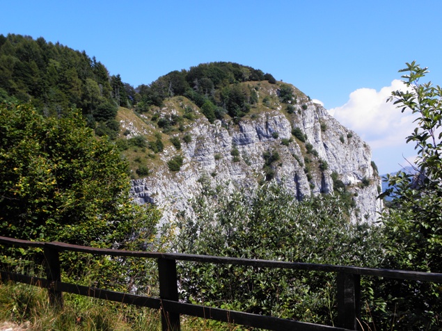 La cima del Coltignone vista dal Belvedere